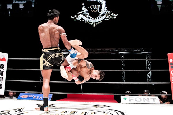 Buakaw_opp_down